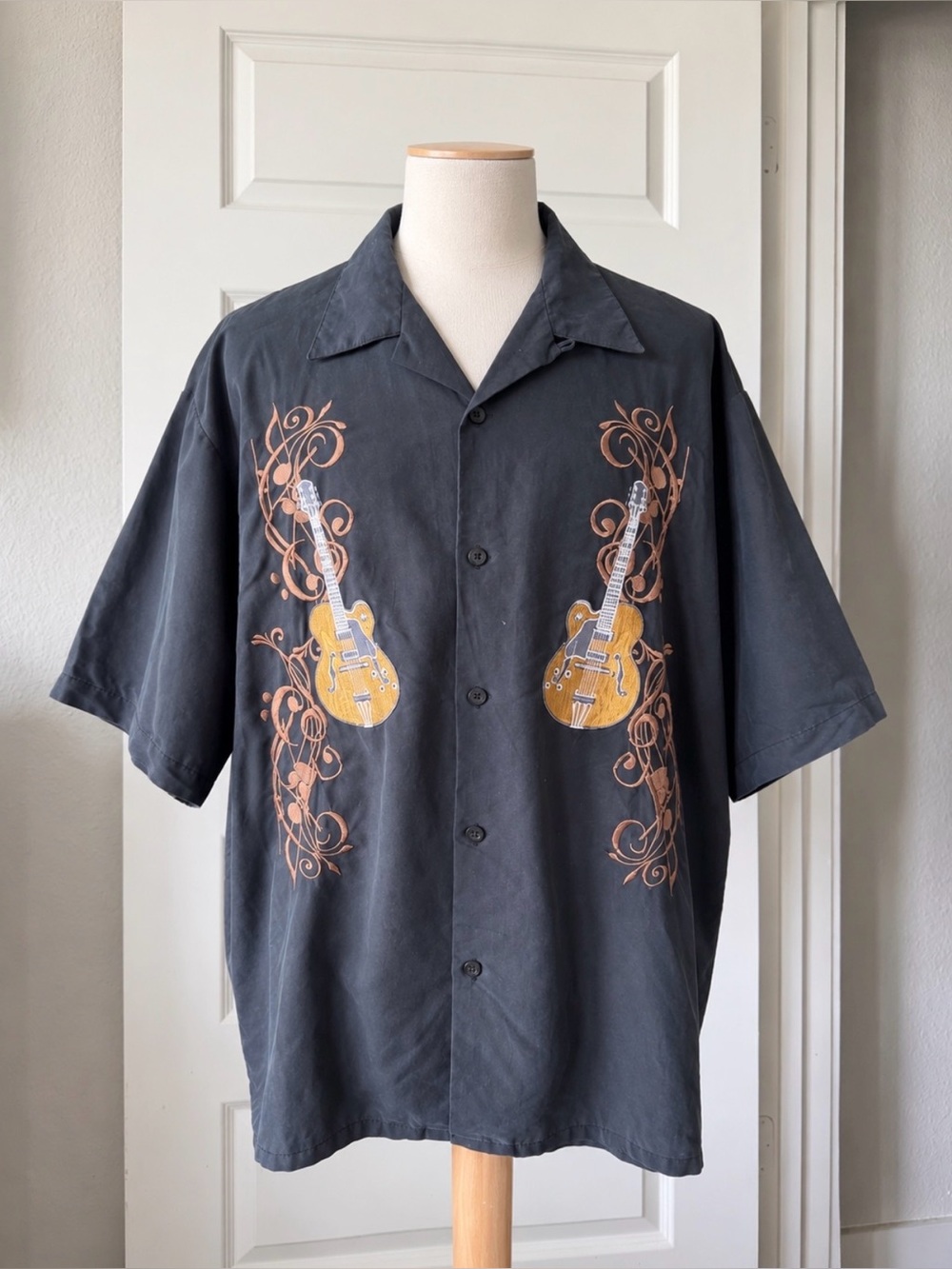 The Classics Rock House Americana XXL Embroidered Guitar Button-Up Shirt